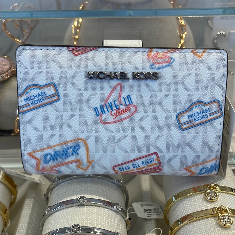 Michael Kors Jet Set Travel Md Printed Signature Logo Bi-Fold Wallet
Optic White